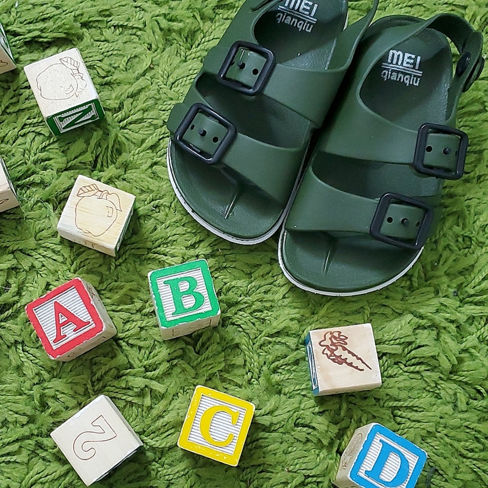 🍔NWOT Toddler Sandals🌭